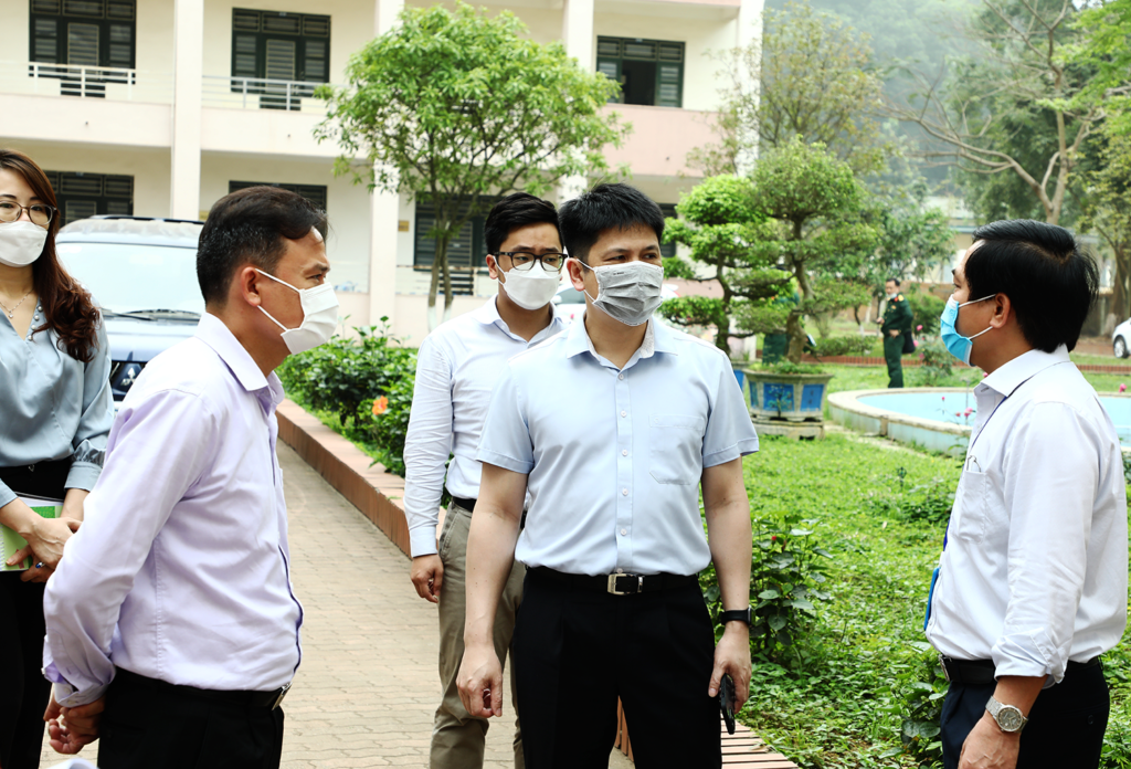 VNU Truong DH Viet Nhat va Truong Quoc te xay dung ke hoach giang day tai Hoa Lac 5